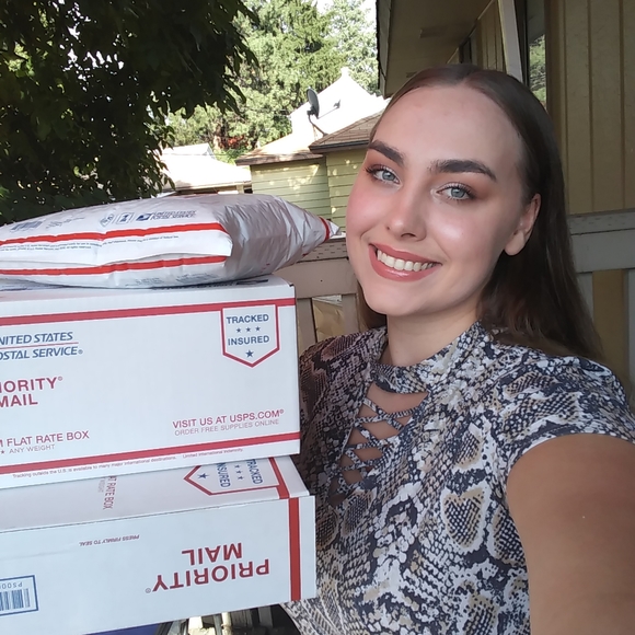 Hi I'm Amber! Get to know me.. - Picture 1 of 8